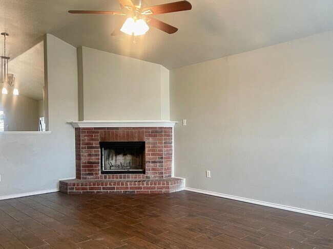 Foto del edificio - All the Extras! Super Nice Remodeled 3/2/2...