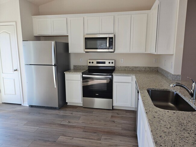 Foto del edificio - Great Newer Home is Palm Coast Ready for Move-In!