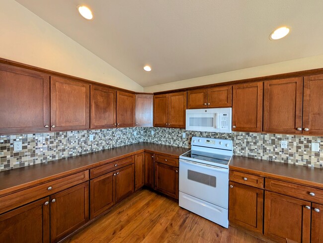 Building Photo - Residential Bliss: 3-Bedroom, 2-Bath w/ Ev...