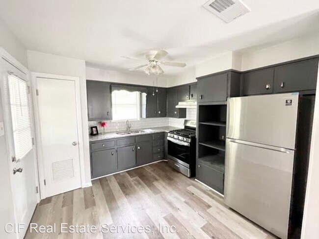 Building Photo - 2 br, 1 bath House - 210 W Walnut St