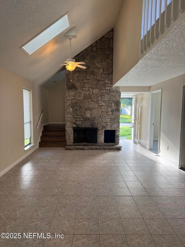 Foto del edificio - 10244 Pine Breeze Rd S