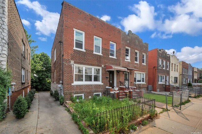 Building Photo - 106-30 Ruscoe St