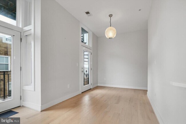 Building Photo - 1352 Quincy St NW