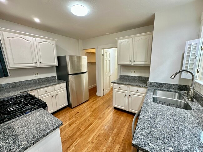 Building Photo - 79 Walk Hill St