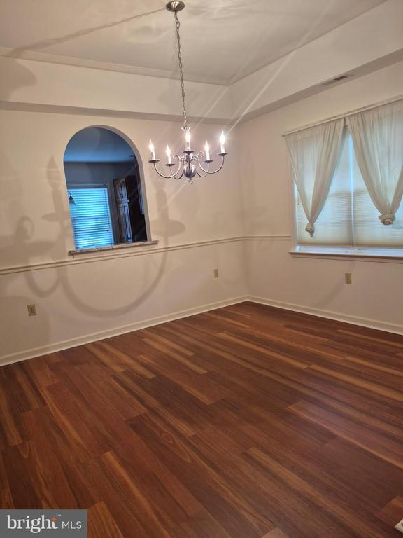 Foto del edificio - 1023 E Schumaker Manor Dr