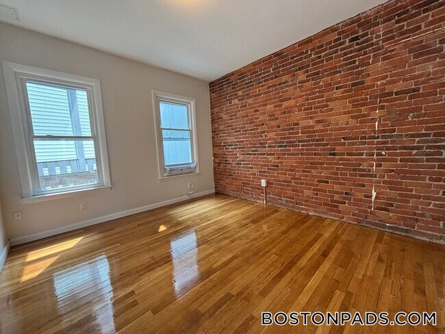 Building Photo - 162 Broadway