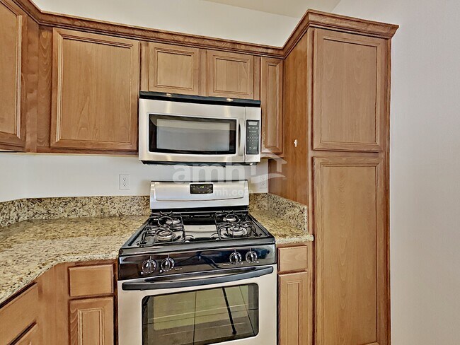 Foto del edificio - 1020 Maple Pines Ave