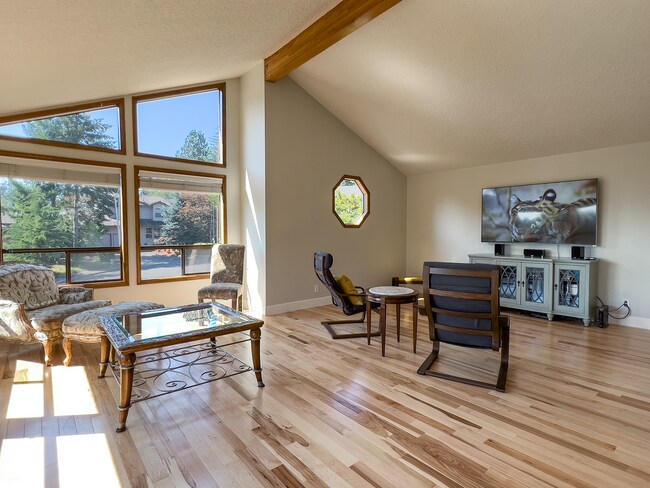 Building Photo - Spacious 3 Bedroom Cul-De-Sac Home in Cedar Mill with Easy Access to Nike, Intel, and St. Vincent