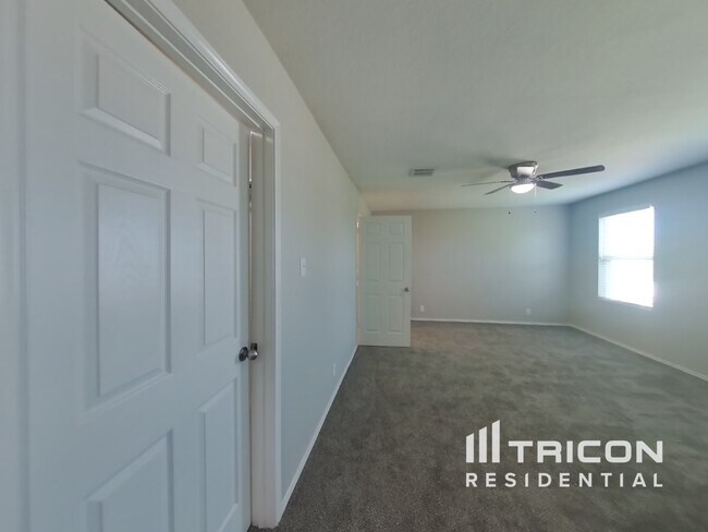 Foto del edificio - 6831 Freedom Ridge