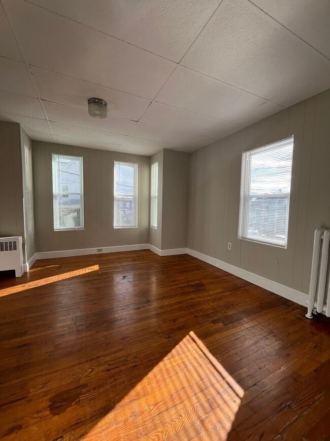 Building Photo - 36 Fisher St