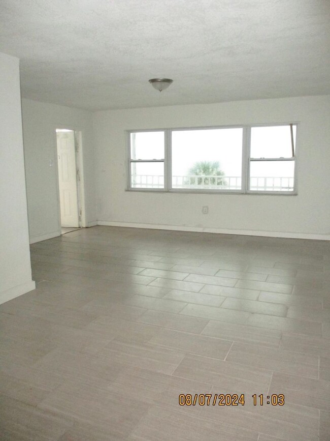 Building Photo - Ocean Front Studio with Utilities and Inte...
