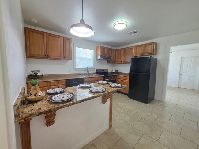 Building Photo - 556 Westwood Dr