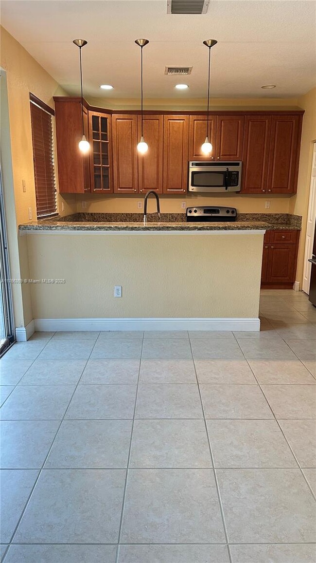 Building Photo - 6543 Hidden Cove Dr