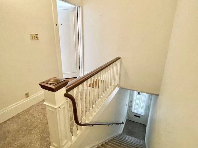 Building Photo - Charming Lower Nob Hill 1BR/1BA! Laundry! ...