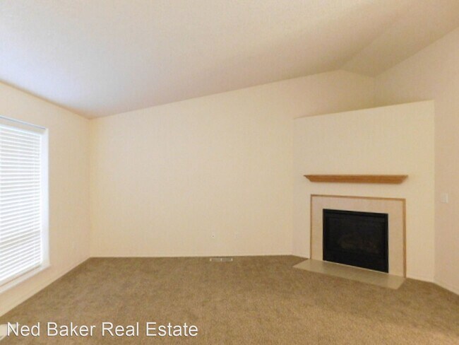 Building Photo - 3 br, 2 bath House - 1446 Leo St NE