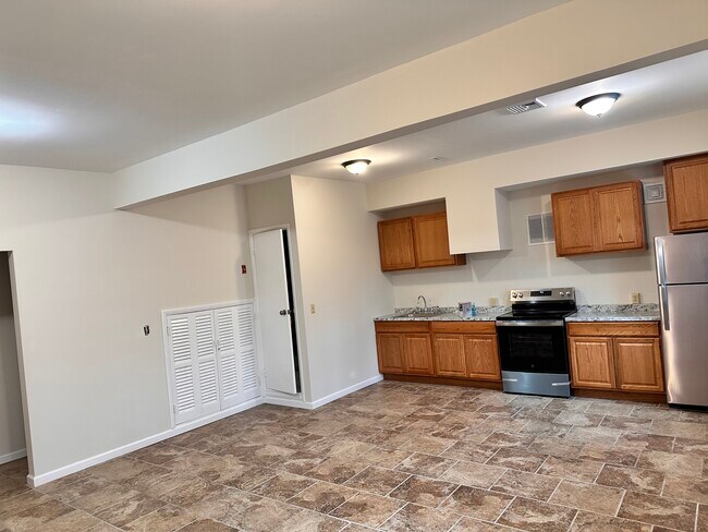 Building Photo - 15 Cottage Rd