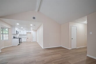 Building Photo - 1612 Sleepy Hollow Dr Building Photo - 1612 Sleepy Hollow Dr