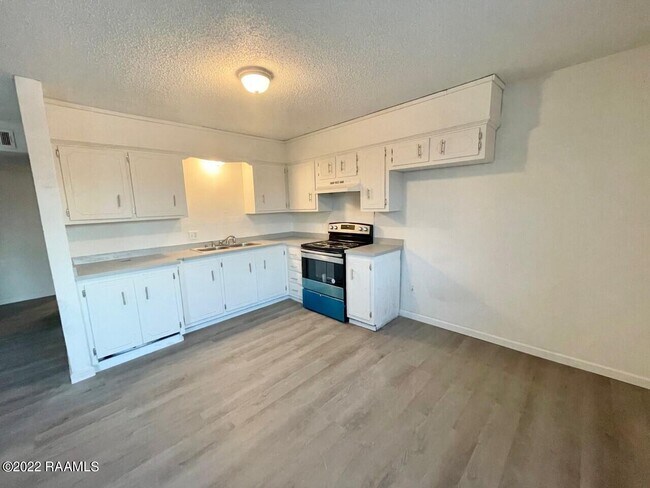 Foto del edificio - 391 W Railroad Ave