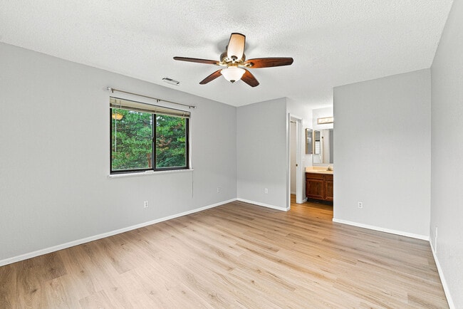 Building Photo - 6242 Willow Ln