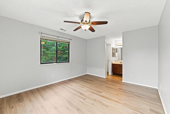 Foto del edificio - 6242 Willow Ln