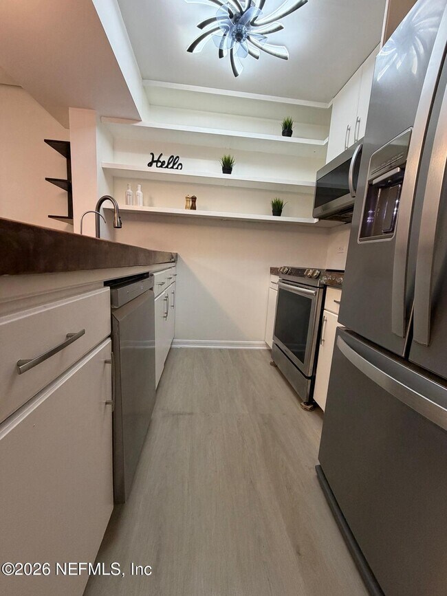 Building Photo - 222 14th Ave N