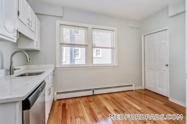 Building Photo - 27 Emery St