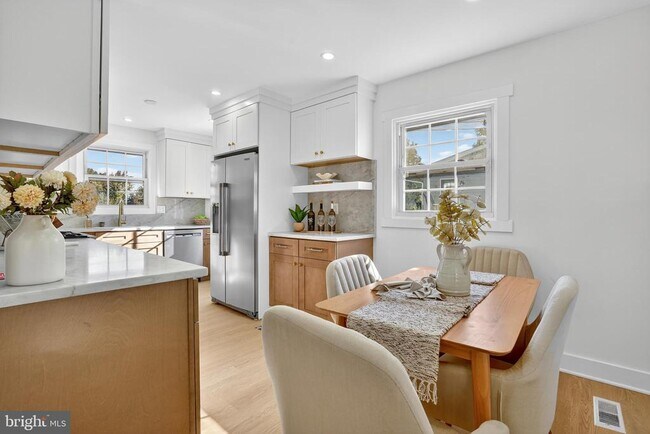 Foto del edificio - 8915 Sylvania St