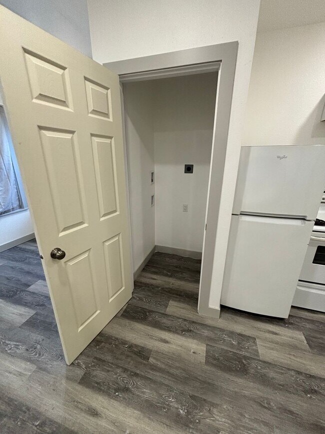 Foto del edificio - 1245 PH W