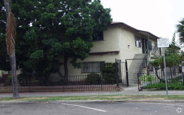 Foto del edificio - 3866-3872 41st St