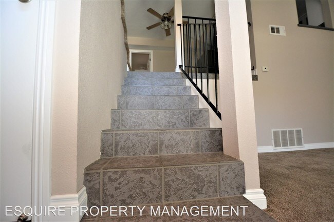 Foto del edificio - 2 br, 2 bath House - 572 ROSEWOOD AVE