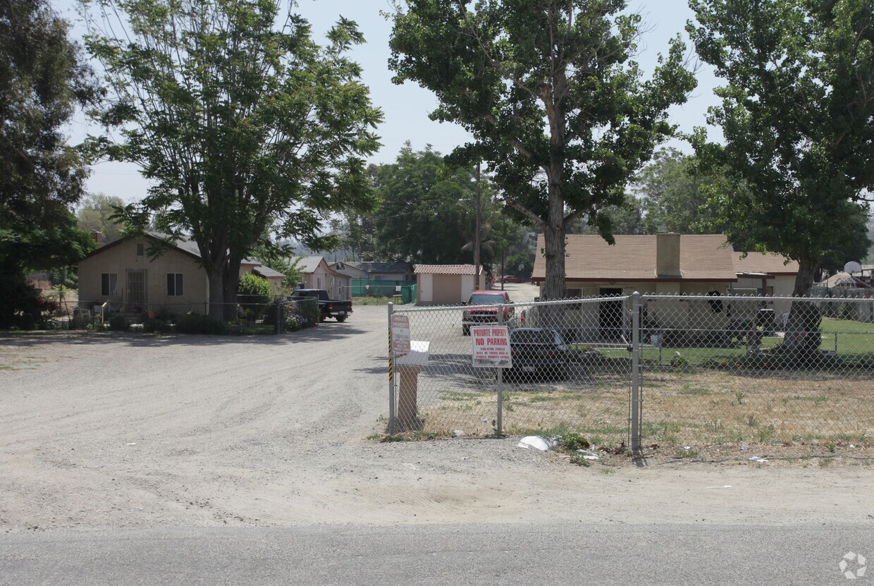 9 Houses on 1 Lot Apartments in Jurupa Valley, CA