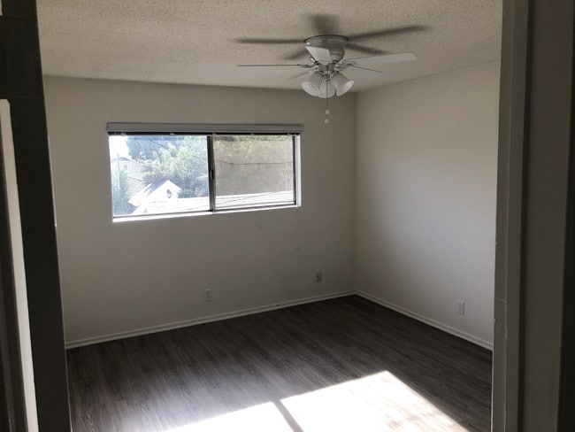 Foto del edificio - 5942 Malabar St