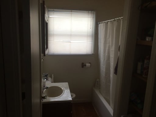 Building Photo - 702/704 E Division St.