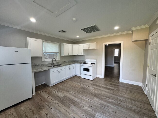 Building Photo - Home for rent!