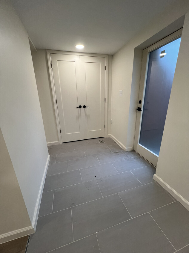 Entry foyer - 1802 2nd St NW (Washington, DC)