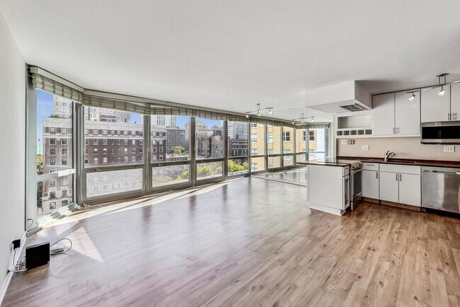 Building Photo - 21 W Goethe St