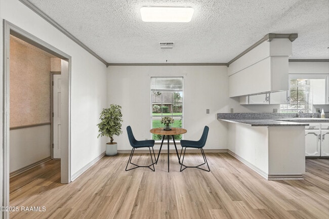 Foto del edificio - 301 Estainville Ave