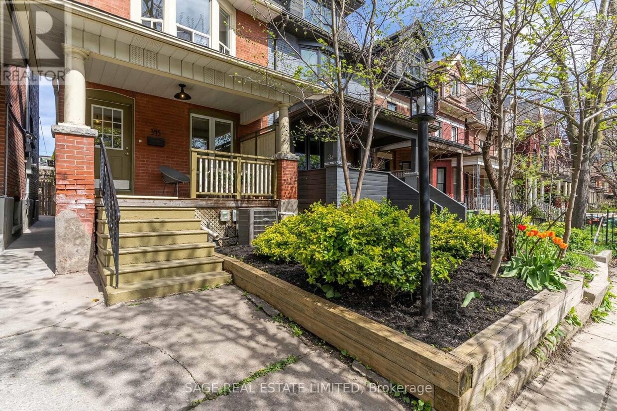 Primary Photo - 345 Markham St