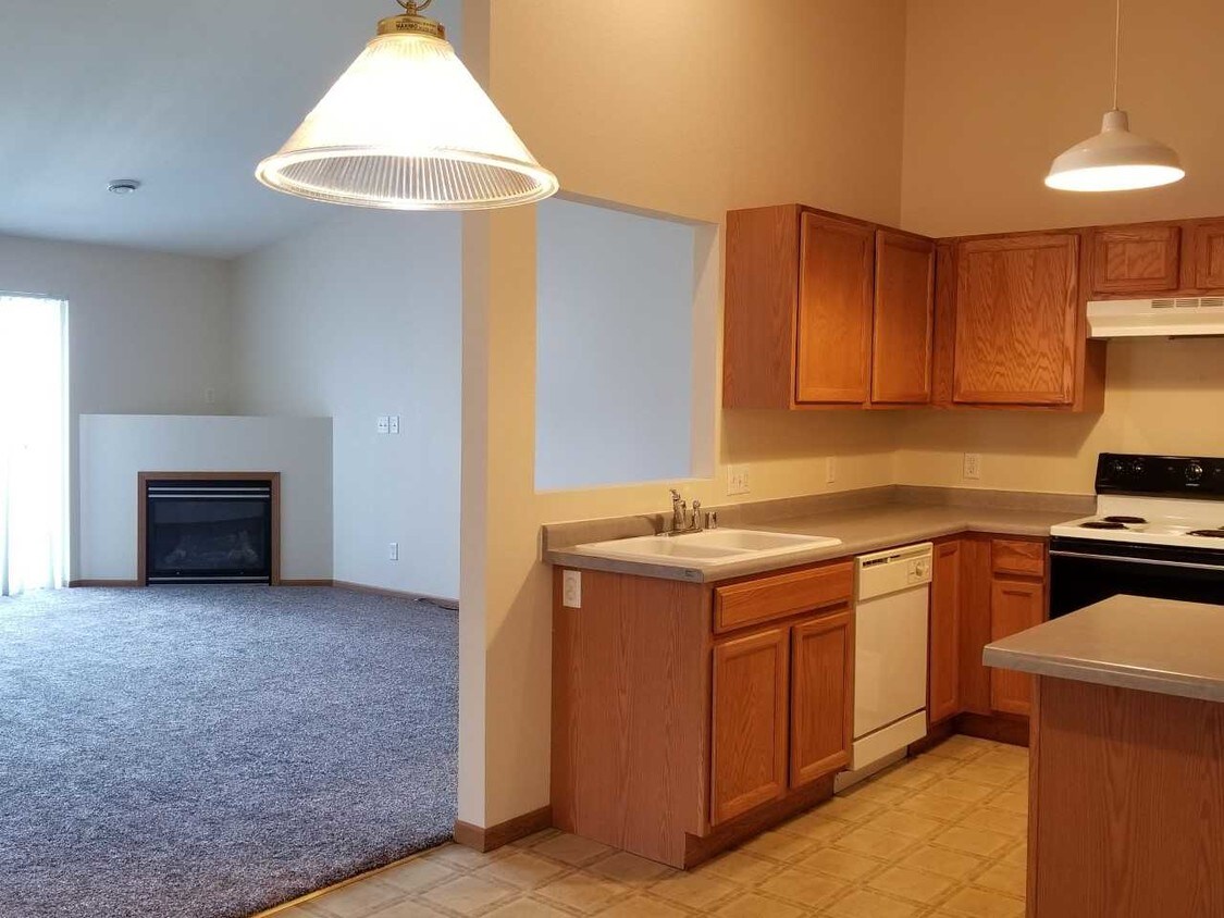 Kitchen and Living Rm. - 1728 Birchwood St