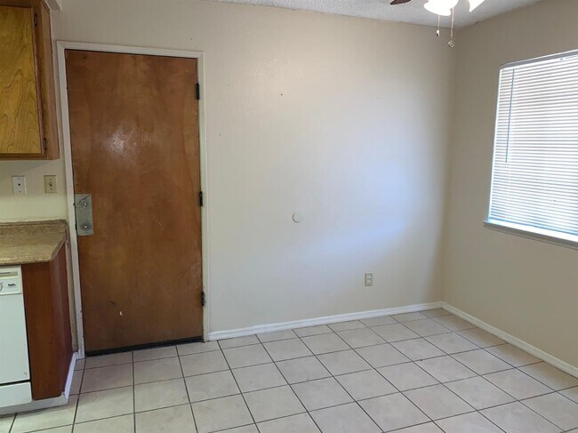 Building Photo - 18514 Larkspur Rd
