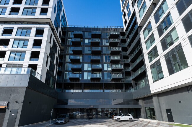 Building Photo - 1007 The Queensway