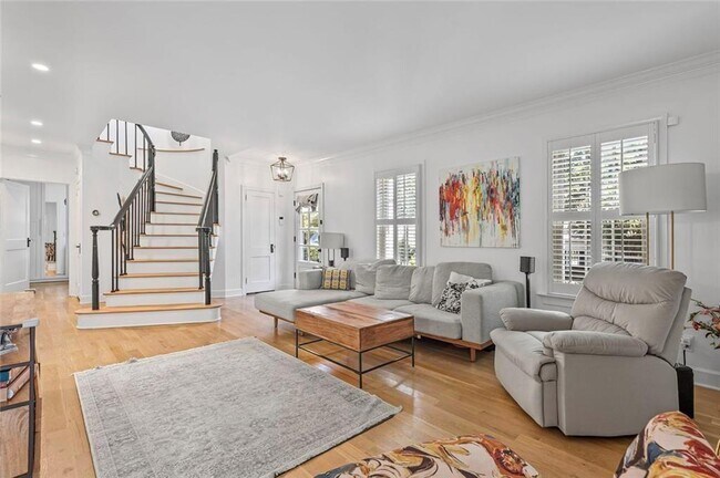 Foto del edificio - 346 Redland Rd NW