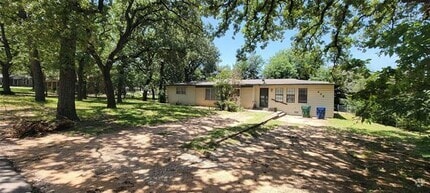 Building Photo - 405 Johns Dr
