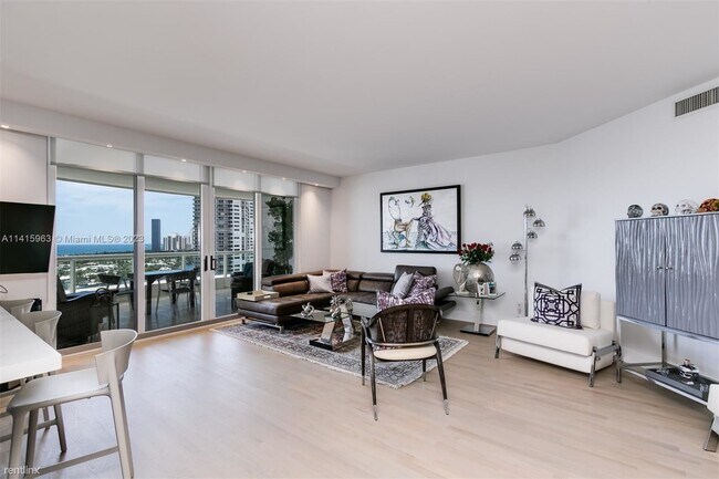 Building Photo - 3 br, 2.5 bath Condo - 21050 NE 38th Ave A...