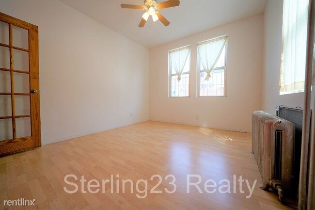 Building Photo - 3 br, 1 bath Apartment - 32-81 45 st 1 Unit 1