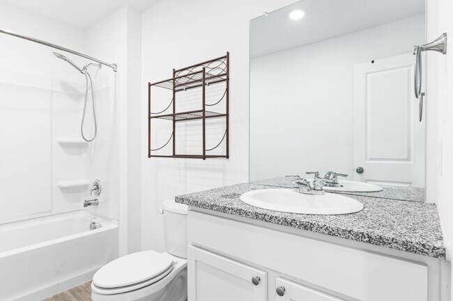 Building Photo - 422 De Herrera