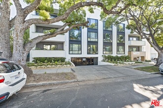 Building Photo - 821 3rd St