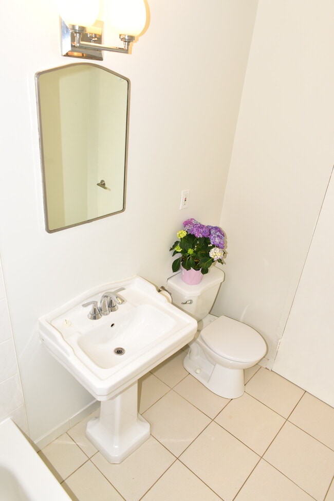 Bathroom - 62 S Forster Park Dr