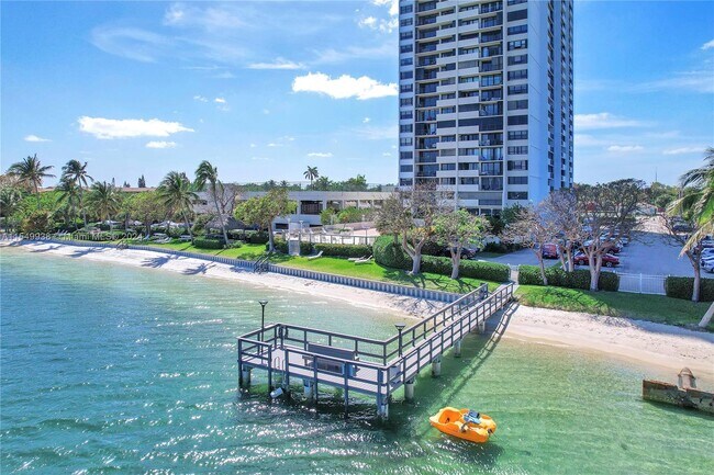 Building Photo - 5600 N Flagler Dr