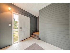 Building Photo - 921 W 36th St